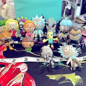 Lot of 12 Rick & Morty mini-figurinues